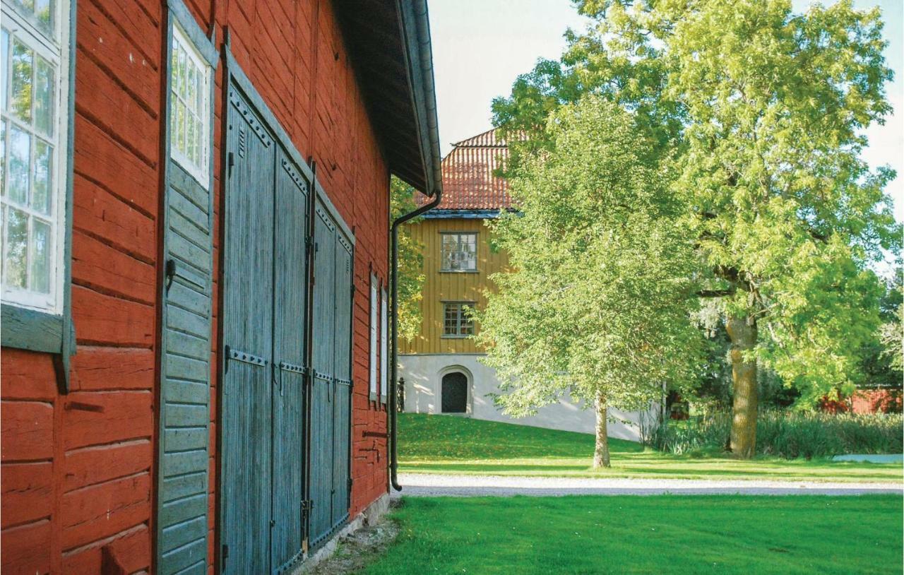 Nice Home In Mantorp With Kitchen Exterior foto