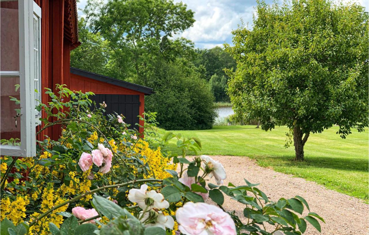 Nice Home In Mantorp With Kitchen Exterior foto